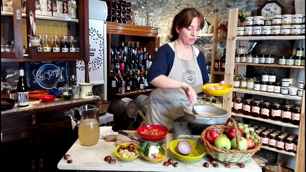 POLLASTRE AMB POMES I CASTANYES