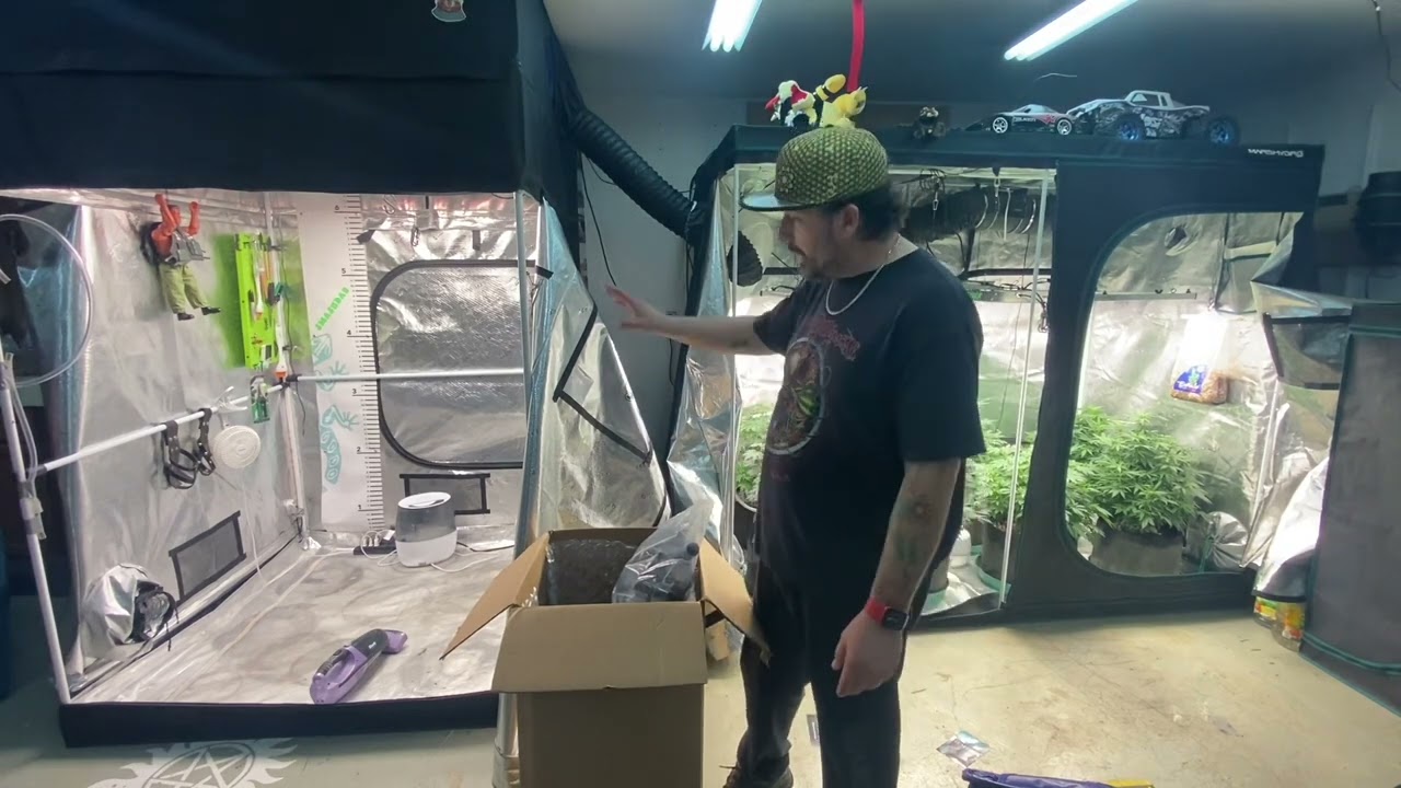 Unboxing auto pot’s watering system