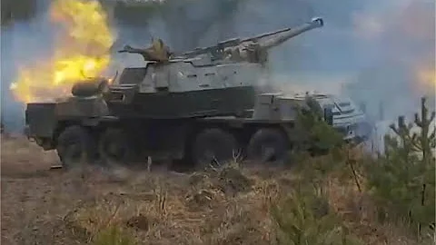 Ukraine army DANA 152mm 8x8 howitzers donated by Czech Republic fire against Russian troops - DayDayNews