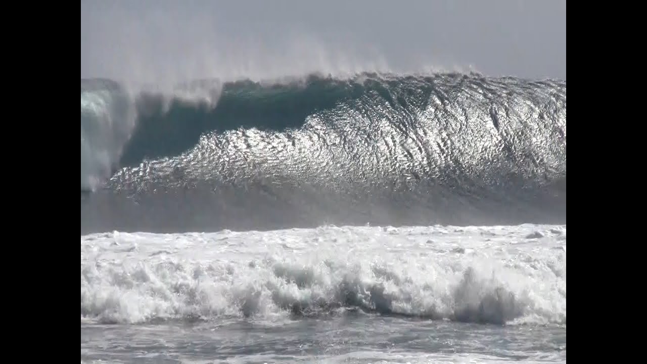 La pointe au sel, grosse houle   Ile de la Réunion. ( FULL HD)