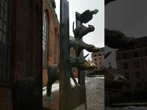 Video: Spomenik bremenskim muzičarima u Bremenu i druge neobične skulpture likova iz bajki