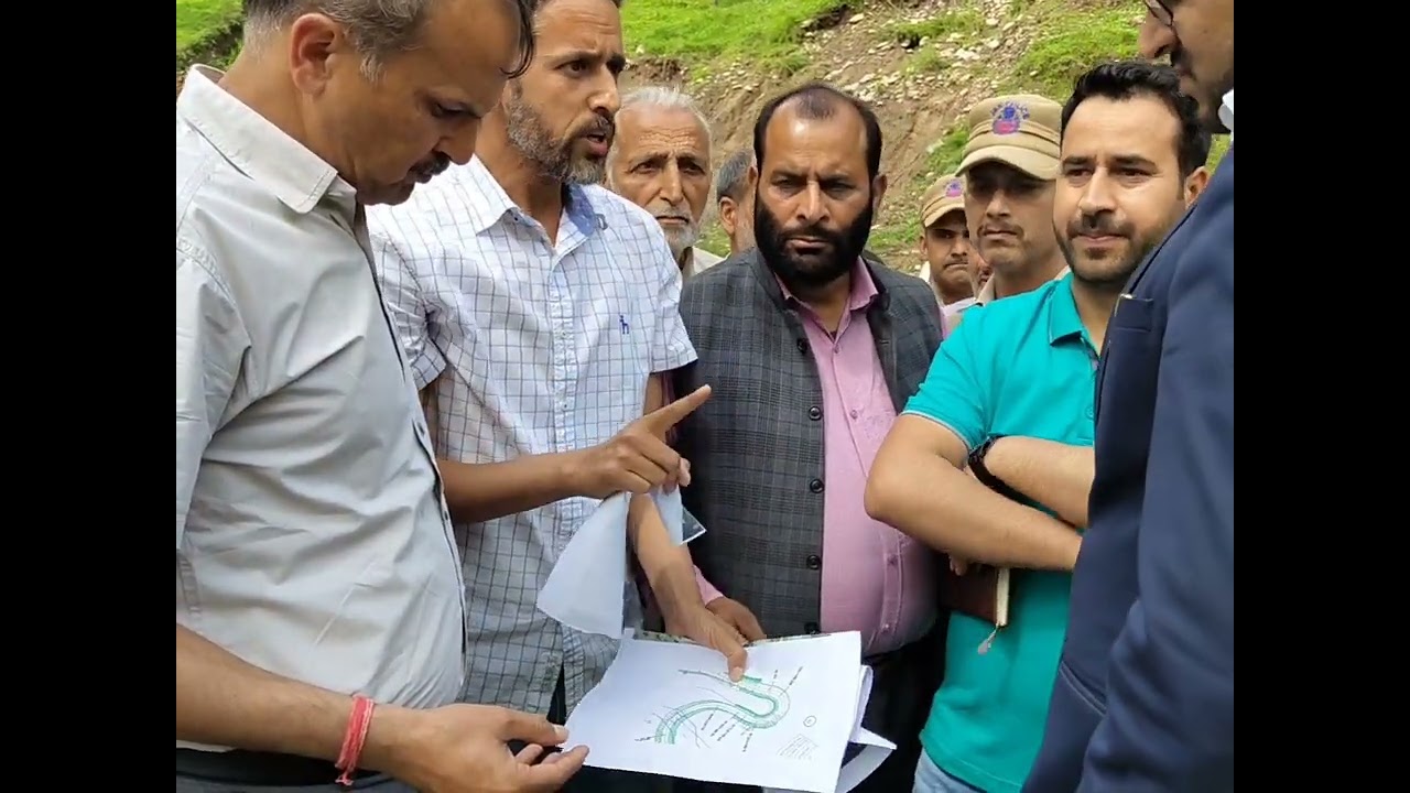 Today a  delication met  at mirza morh with D.C.Poonch regarding road issues .