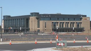 Officials hope to resolve parking issues at Enmarket Arena