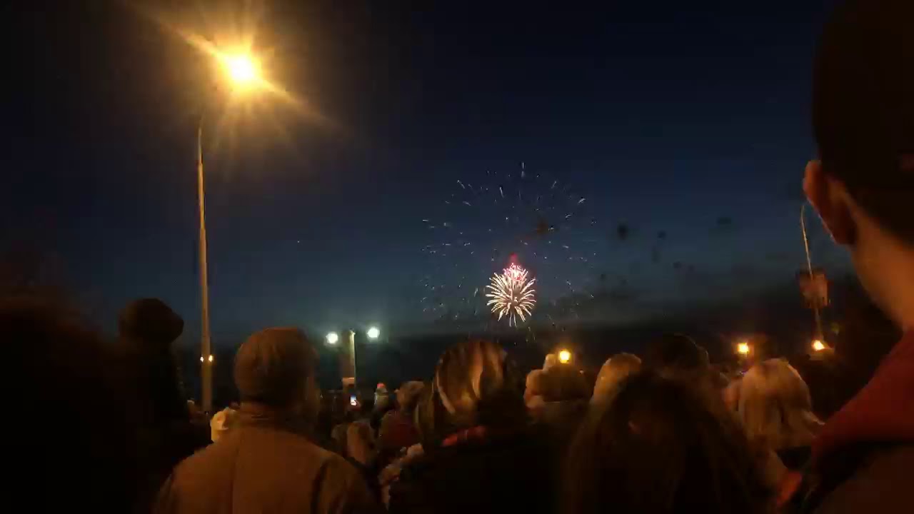 Салют 9 мая в Омске - YouTube