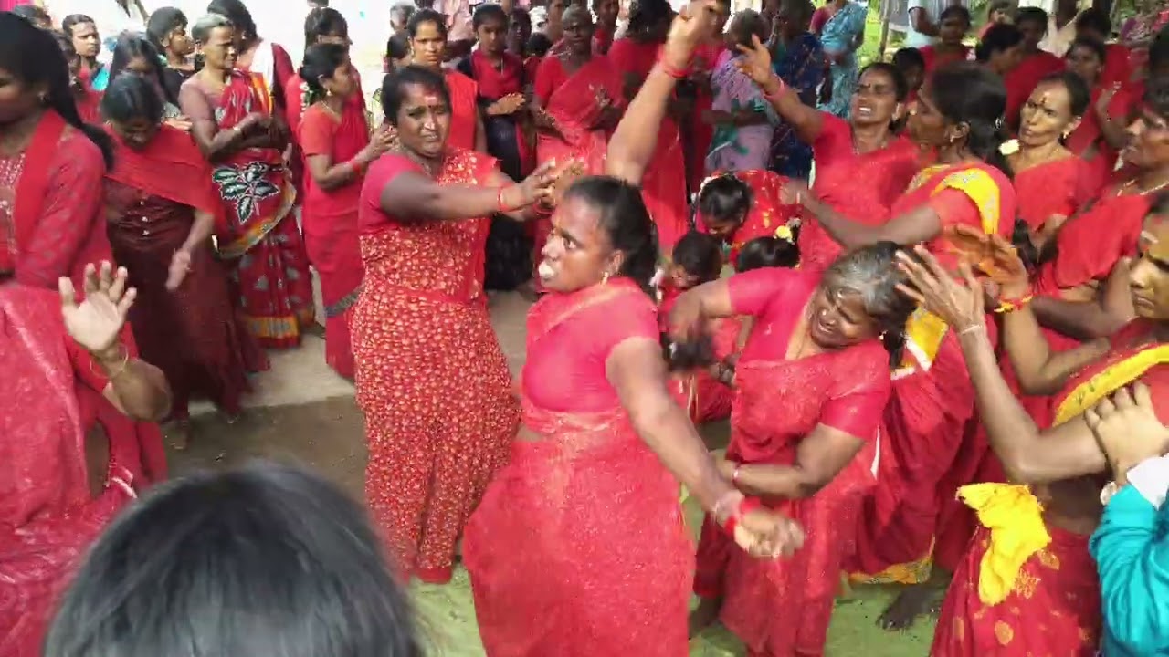 ஓம் சக்தி அழைப்பில் சாமியாடிய பெண்கள் 😱😱 ஒரு ஊரே சாமியாடும் காட்சி | பம்பைசெந்தில் பூசாரிப்பாட்டு