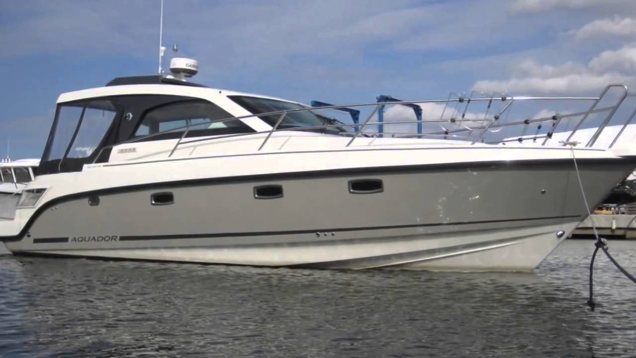 Экстерьер и интерьер моторного катера Aquador 35 ST