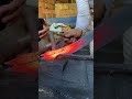 Lihat lah proses pengelurusan parang untk alat Pertanian 🔥⚒️
