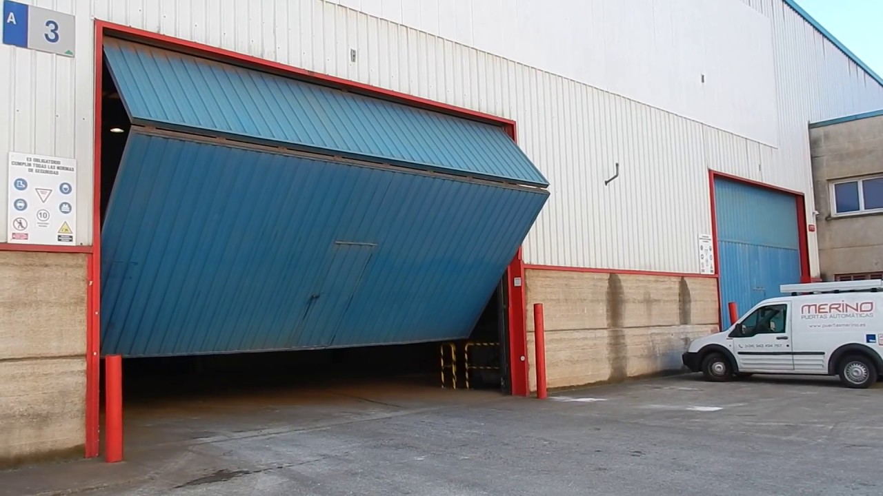 Hemos instalado e automatizado esta puerta preleva industrial en Donostia/San Sebastián