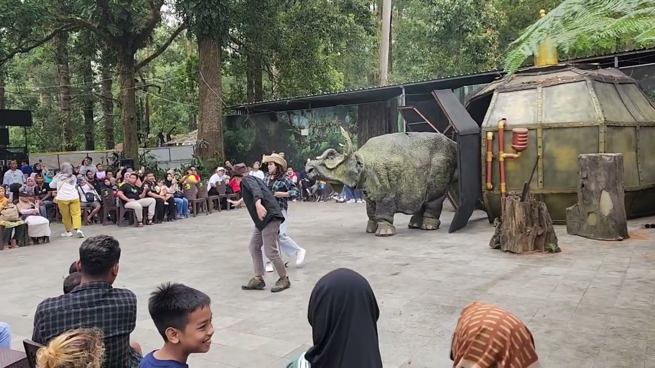 Dino Show, Mojosemi Forest Park Sarangan
