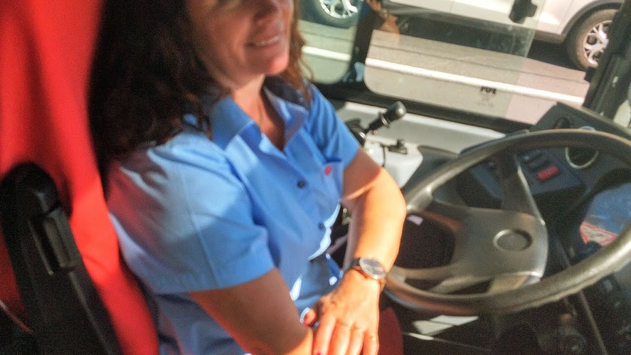 Z konečné l 128 na Smíchov.. Dama 🚃🚊