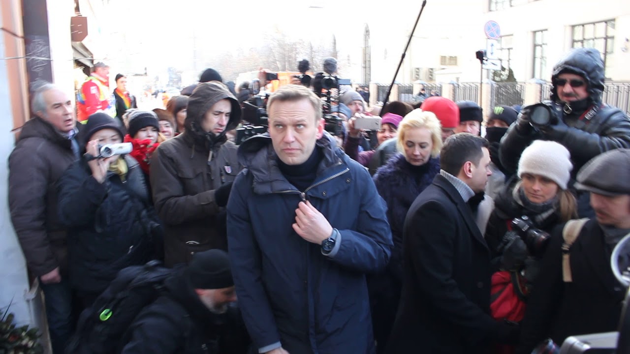 Сколько вышло на похороны навального. Яшин Немцов Навальный. Болотная Немцов 2011.