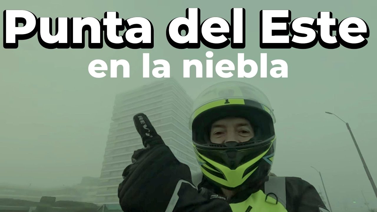 En moto bajo la niebla es increíble 