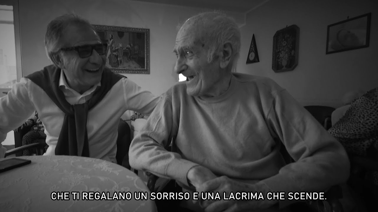 STANNO ARETA ' NA FENESTA VERSIONE ITALIANA