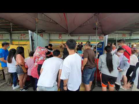 肥槌即傳0927-16竟然有人要用8000塊跟老闆買一個紙箱 老闆卻不賣 因為....哈哈 這樣老闆會跑路啦 嘉義趙又廷海鮮拍賣星期日雲林馬光黃昏市場