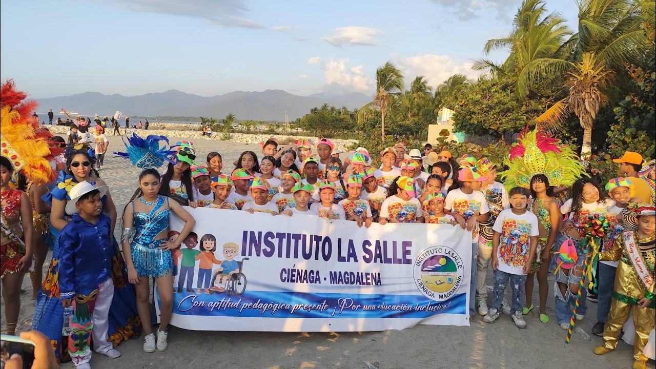 🎭✨ ¡El Carnavalito se vistió de amarillo y azul con el talento Lasallista! ✨🎭