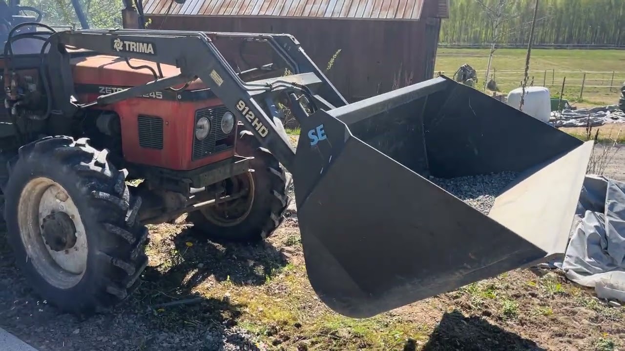 Traktor med lastare ZETOR 5245