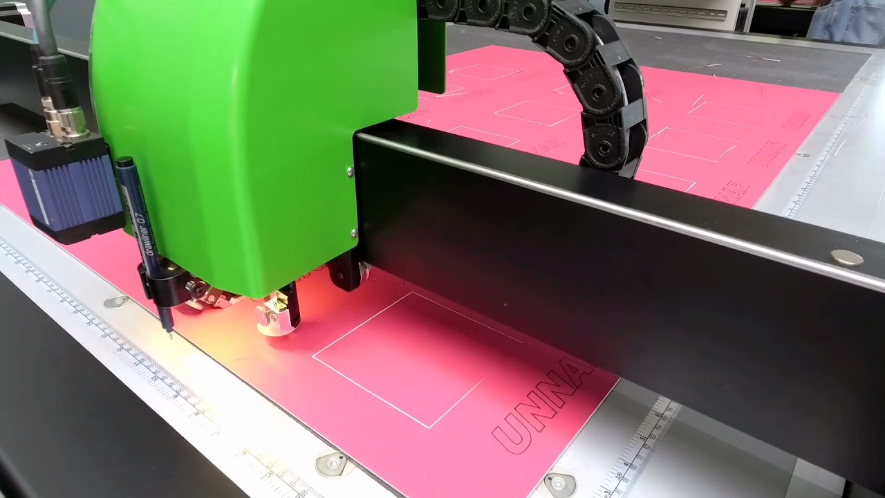 FOCUS GUNNAR Cutting a nested layout on the GUNNAR AiOX Professional XL computerized mat