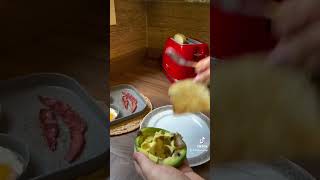 Avocado toast with eggs&beef bacon ??توست الافوكادو بالبيض والبيف بكون breakfast avocado