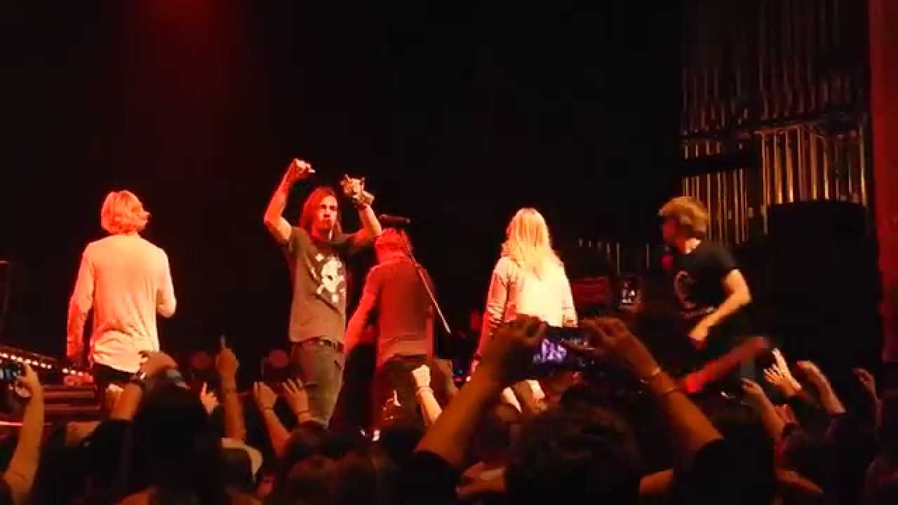 R5 dancing around at end of the show Reading, PA November 26, 2014