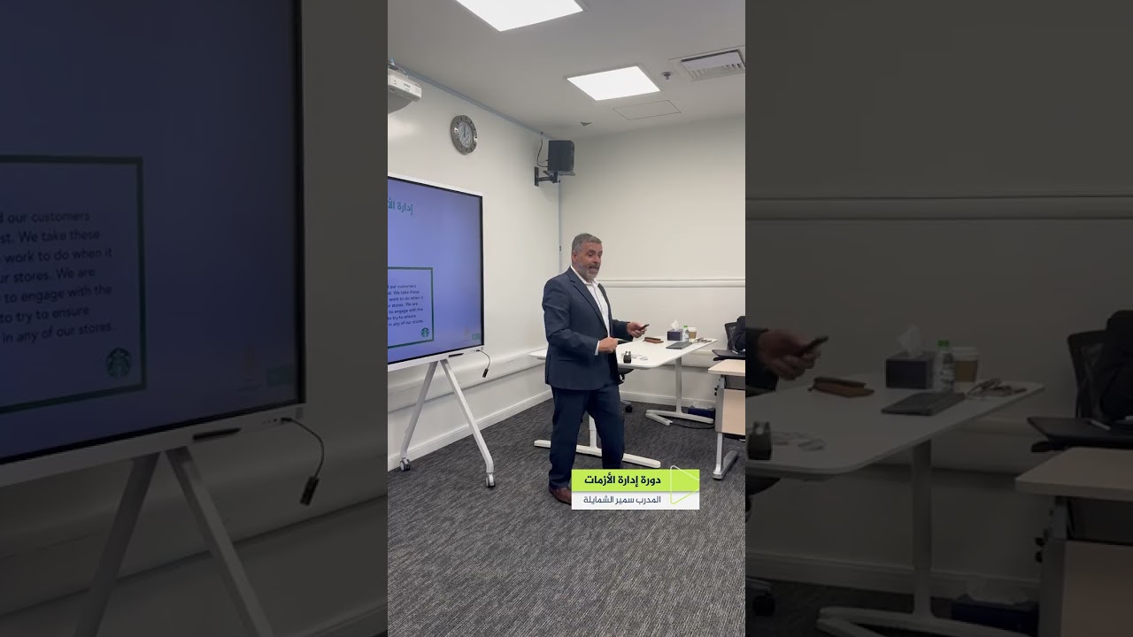 جانب من دورة إدارة الأزمات مع المدرب سمير الشمايلة ضمن دورات معهد الجزيرة للإعلام