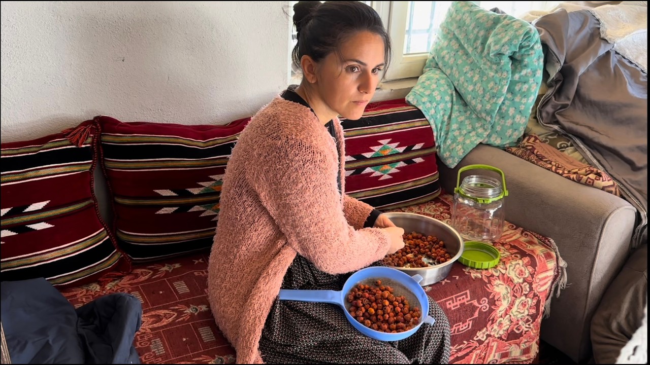 Осенние работы в горной деревне / Daily Village Vlog