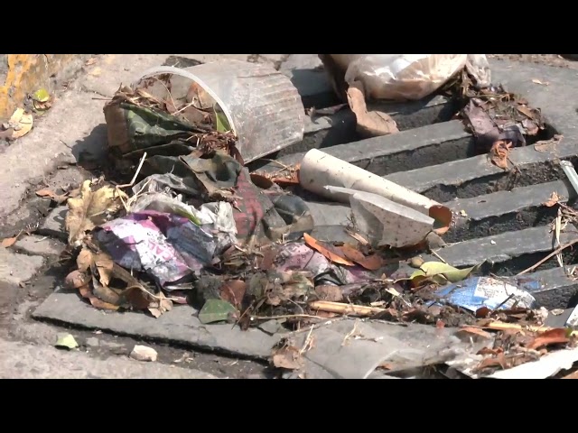 😡🗑️Alcantarillas obstruidas por basura