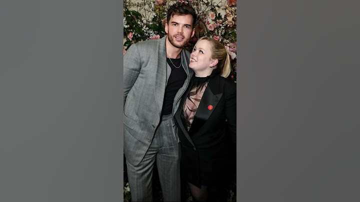 How much chemistry between Luke Newton and Nicola Coughlan #bridgerton