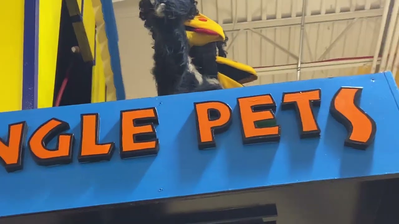 Jungle Jim’s - Warblettes Animatronic Group Sings Locomotion - Former Chuck E Cheese