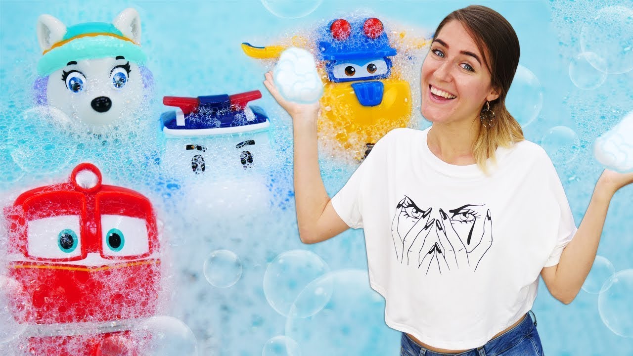 💦🎉 ¡Juegos con espuma en la piscina! 🛁✨ | Diversión en la Guardería Infantil