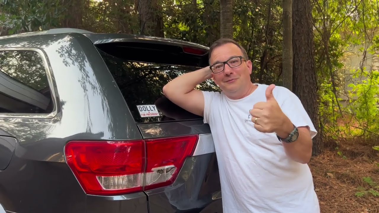 How to Replace the Inner Tail Light on a 2011 Jeep Grand Cherokee Laredo