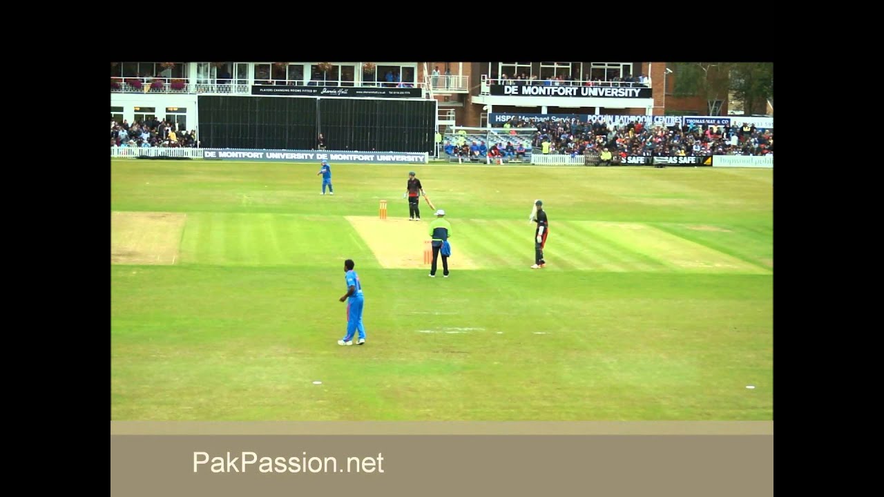 Varun Aaron Bowling against Leicestershire, Leicester,  29/8/2011