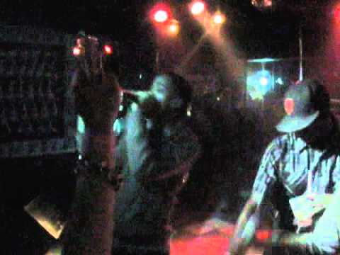 young ryda-let'em lay ft lil wayne(performing live on stage)