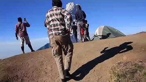 Erupsi Merapi dari Pos 3 Merbabu