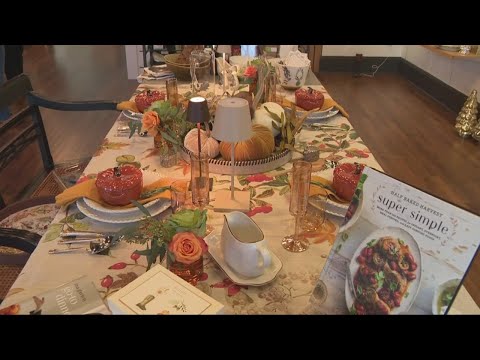 Check out these Thanksgiving dinner table decorating ideas