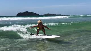 Bebe Surfista Surfando Na Praia Do Santinho Youtube