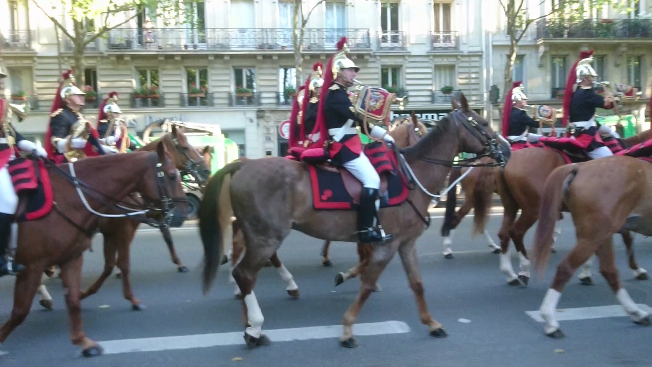 départ du régiment de cavalerie de la garde républicaine