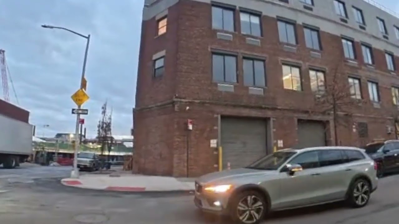 A 4K Walk Through Gowanus, Brooklyn 🌉 | Canal Views & Neighborhood Life (360°)