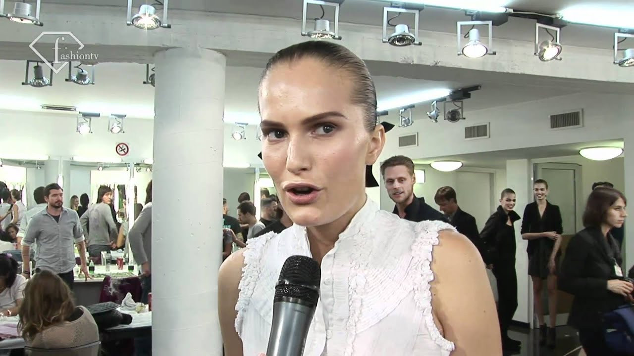 fashiontv | FTV.com - MILAN W S/S 11 - VERSACE BACKSTAGE