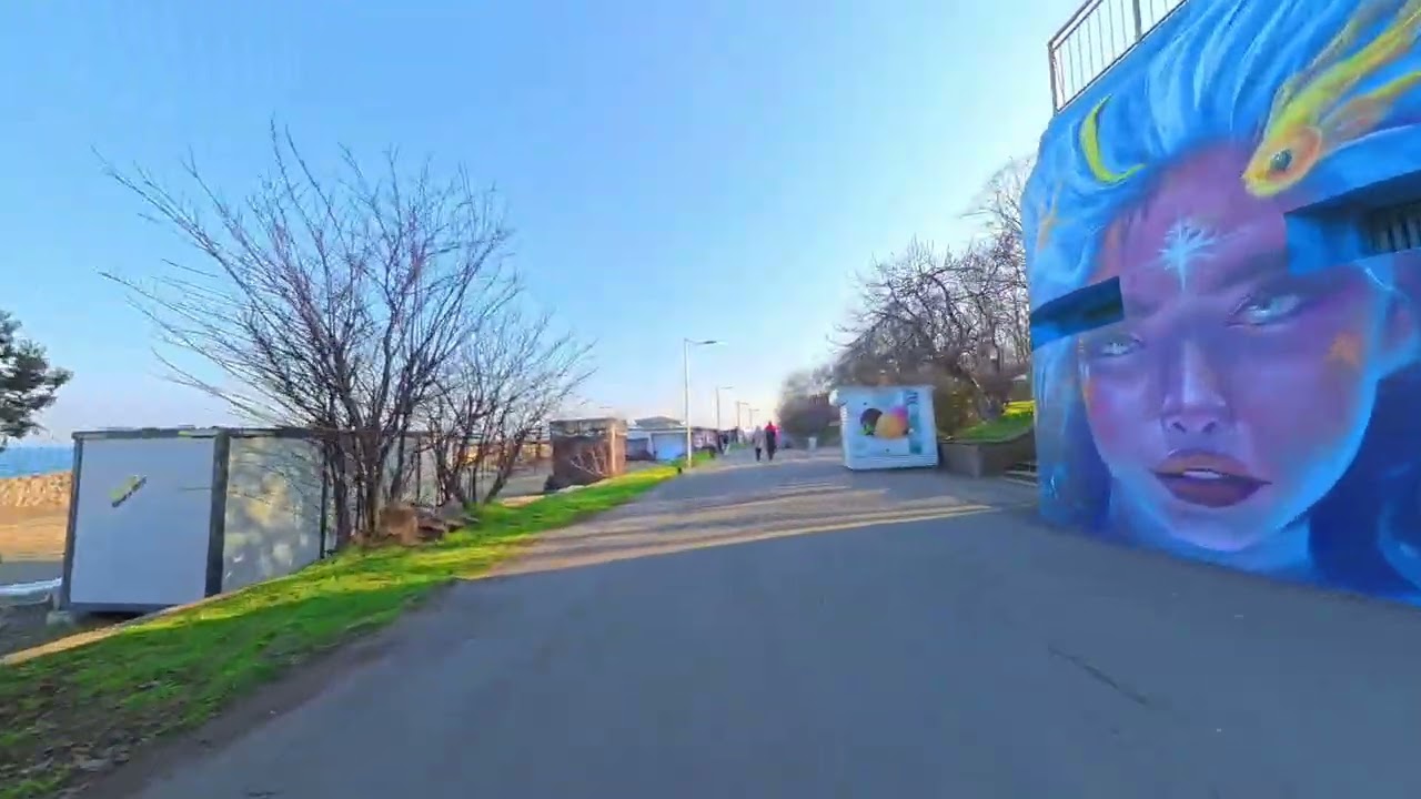 Разходка по морската алея