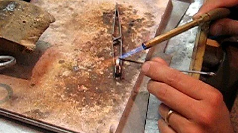 Quanto costa far saldare una collanina d'oro?