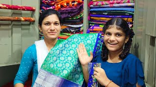 మా Mummy Saree Collection Friends| ఈ వీడియో Last వరకు చుడండి మా మమ్మీకి ఎన్ని Sarees ఉన్నాయో