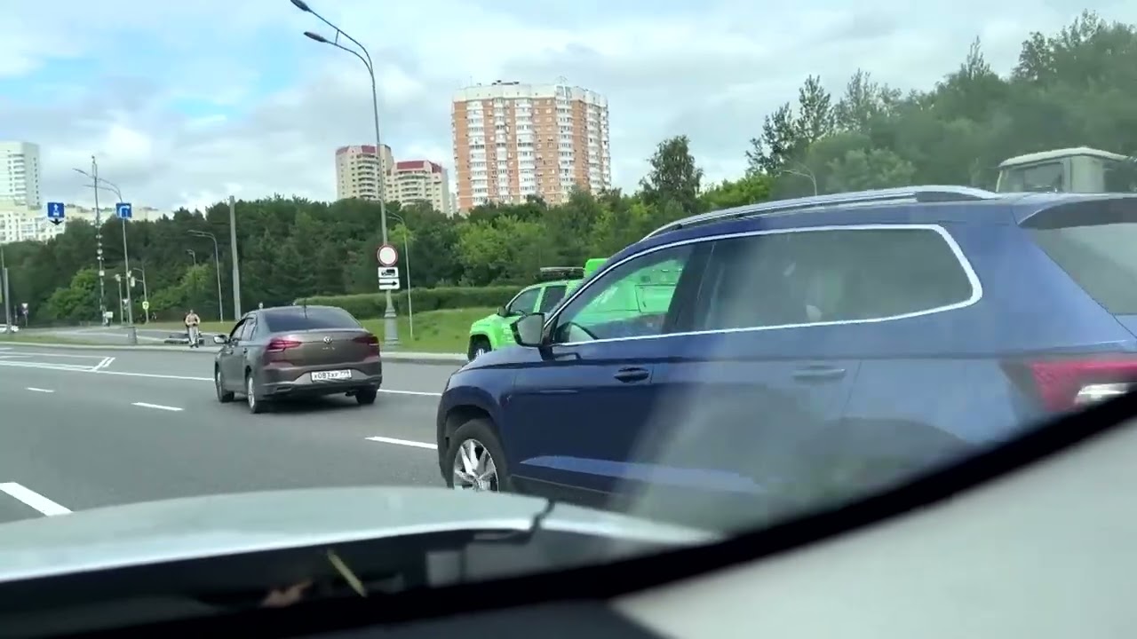 Military roadblocks appear on outskirts of Moscow