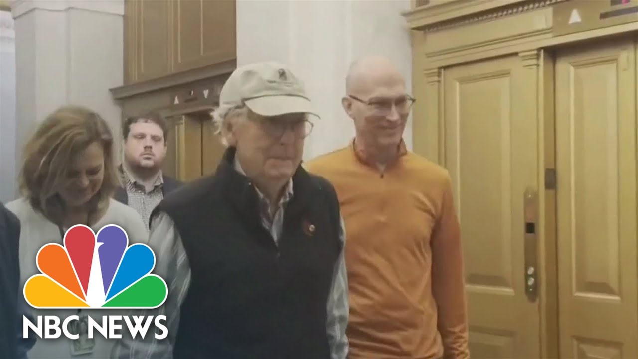 Sen. McConnell returns to Capitol Hill after suffering concussion