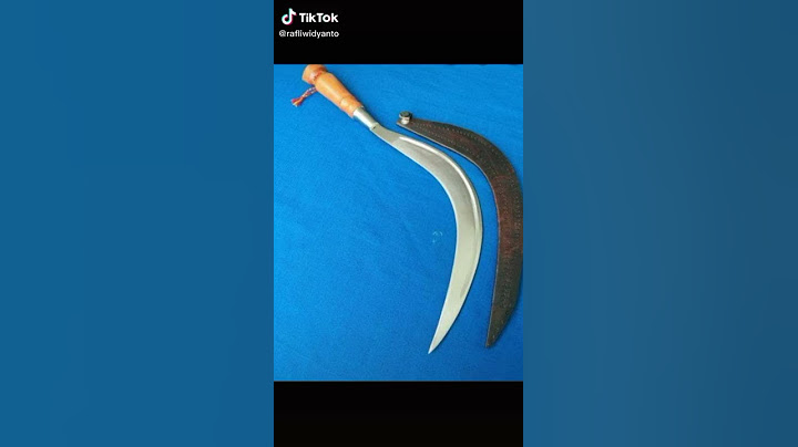 berdiri di barisan paling depan