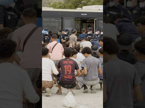 Las imágenes de los menores que esperan ser trasladados a los centros de acogida en Ceuta #shorts
