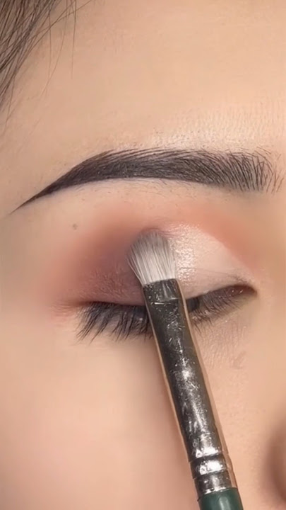Cut crease makeup #eyemakeup #cutcreasemakeup #cutcreaseeyelook #cutcreasetutorial #shortvideo