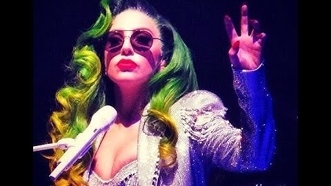 Lady Gaga "Jingle Bells & Poker Face" Capital FM Jingle Bell Ball Live // 08†12†13