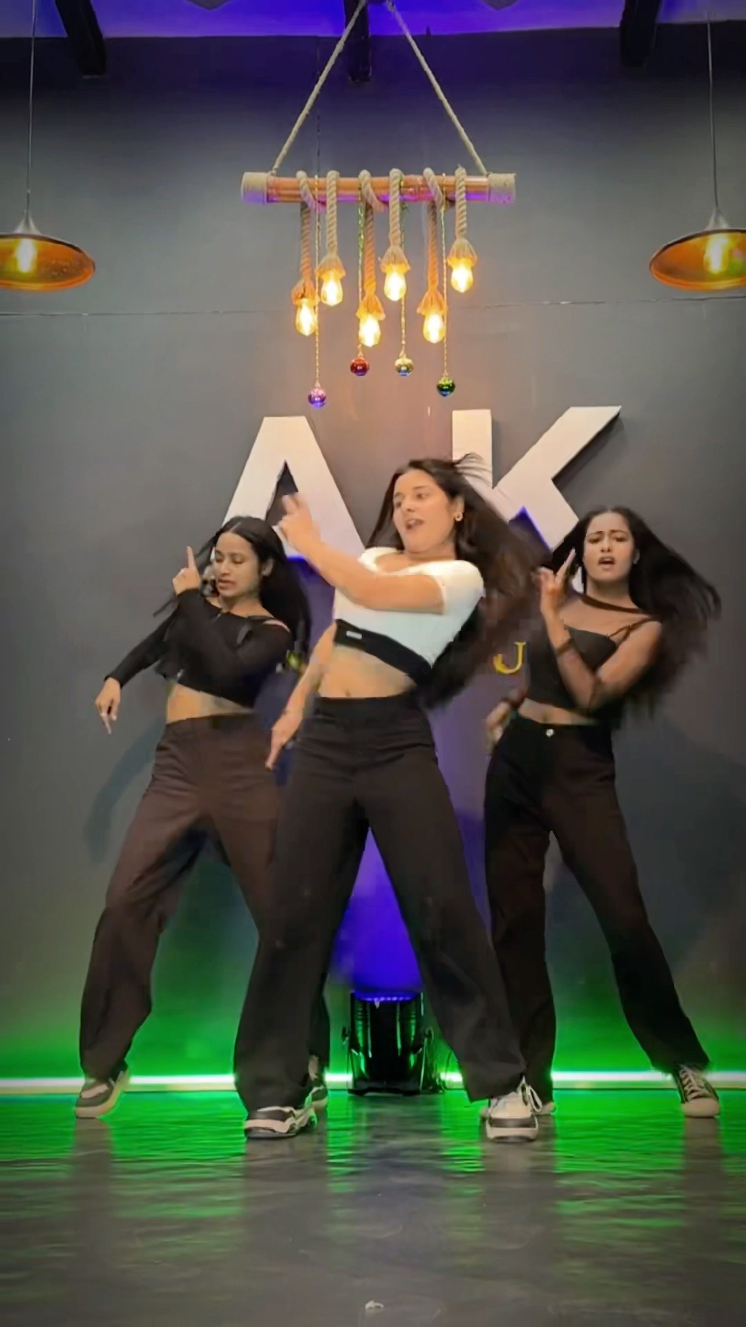 Tere hai tere hm? #youtube #ytshorts #dance #trending #viralvideo #trio #upneetkaur