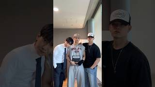 애들아 우리 민혁이한테 집중????