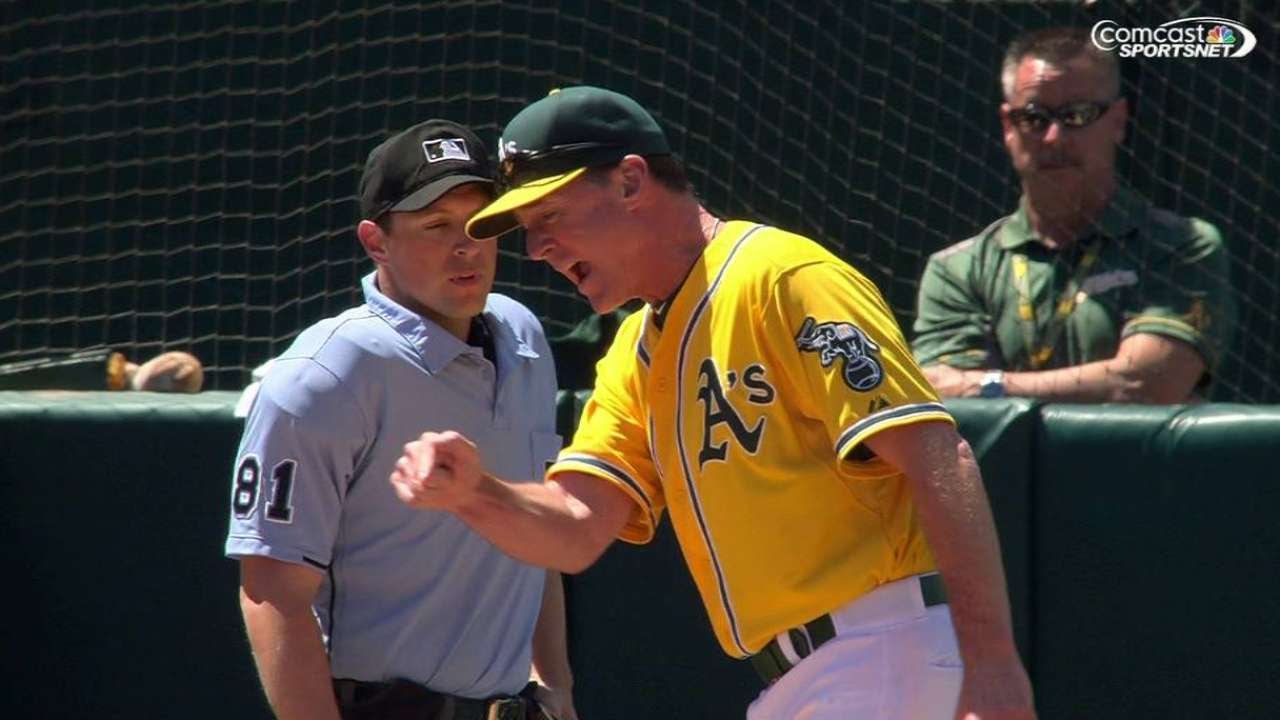 HOU@OAK: Melvin gets tossed in the 4th inning